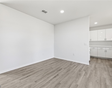 1406 Ford Circle - Photo Thumbnail 9