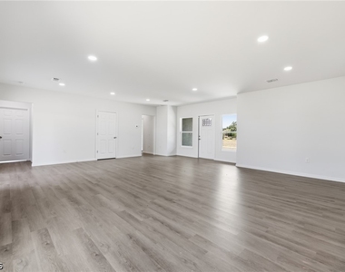1406 Ford Circle - Photo Thumbnail 4