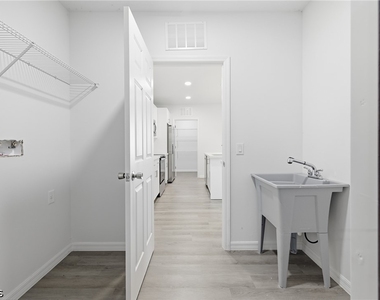 1406 Ford Circle - Photo Thumbnail 26