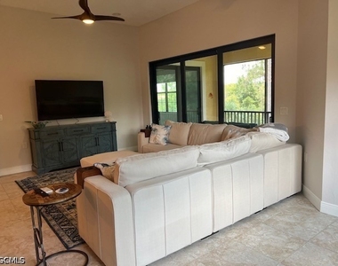 10455 Casella Way - Photo Thumbnail 9