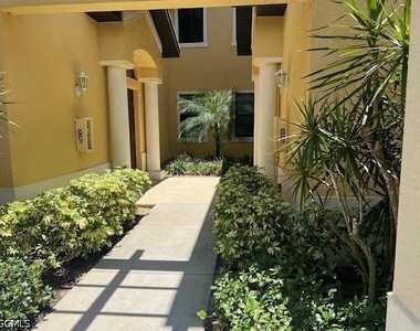 10455 Casella Way - Photo Thumbnail 2