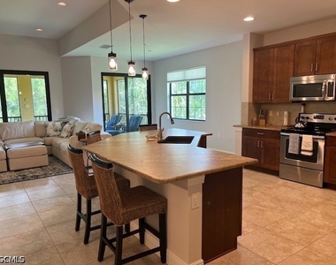 10455 Casella Way - Photo Thumbnail 11