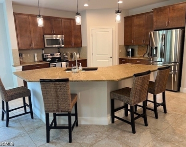 10455 Casella Way - Photo Thumbnail 12