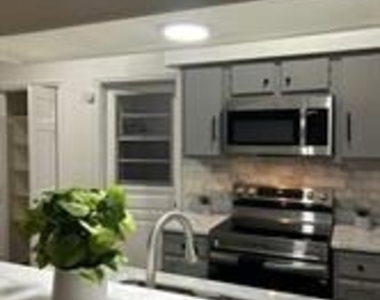 3318 Schroeder Avenue - Photo Thumbnail 1