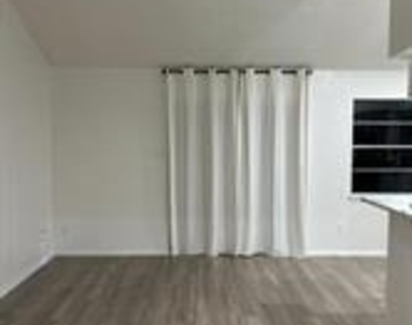 3318 Schroeder Avenue - Photo Thumbnail 16
