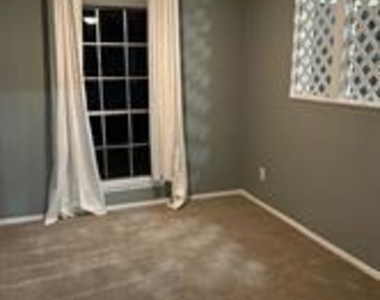 3318 Schroeder Avenue - Photo Thumbnail 15