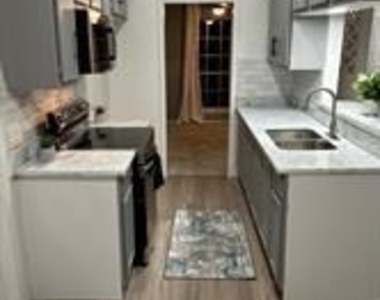 3318 Schroeder Avenue - Photo Thumbnail 4