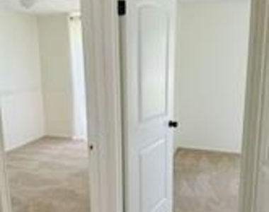 3318 Schroeder Avenue - Photo Thumbnail 6