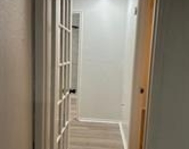 3318 Schroeder Avenue - Photo Thumbnail 9