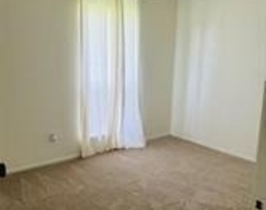 3318 Schroeder Avenue - Photo Thumbnail 14