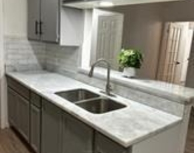 3318 Schroeder Avenue - Photo Thumbnail 5
