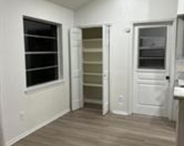 3318 Schroeder Avenue - Photo Thumbnail 10