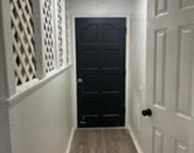 3318 Schroeder Avenue - Photo Thumbnail 8