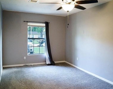 5211 Myrtlewood Street - Photo Thumbnail 4