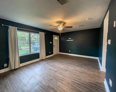 5211 Myrtlewood Street - Photo Thumbnail 11