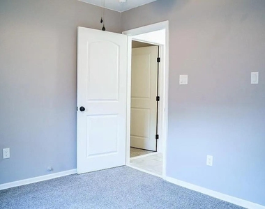 5211 Myrtlewood Street - Photo Thumbnail 6