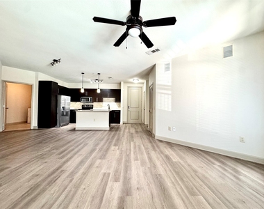 3788 Richmond St Avenue - Photo Thumbnail 2