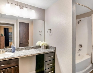 6565 Hollister Street - Photo Thumbnail 3