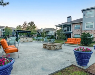 6565 Hollister Street - Photo Thumbnail 4