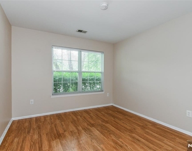 2055 Charles - Photo Thumbnail 9