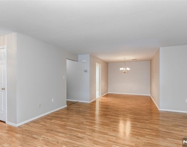 2055 Charles - Photo Thumbnail 4