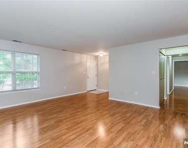 2055 Charles - Photo Thumbnail 6