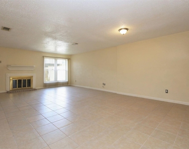 2115 E Weldon - Photo Thumbnail 5