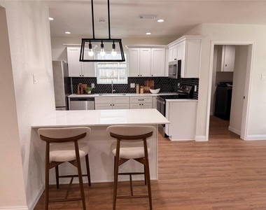 3303 Freshmeadows Drive - Photo Thumbnail 4