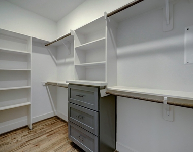 1535 W 24th Street - Photo Thumbnail 11