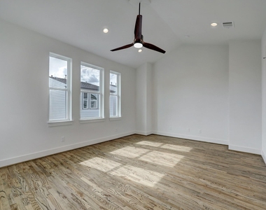 1535 W 24th Street - Photo Thumbnail 10