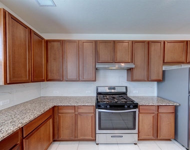 7218 Bakersfield Court - Photo Thumbnail 10