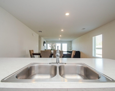 4355 Palmetto Grove Lane - Photo Thumbnail 7