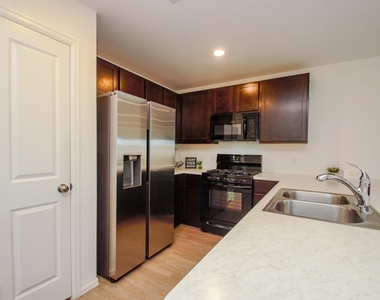 4355 Palmetto Grove Lane - Photo Thumbnail 5