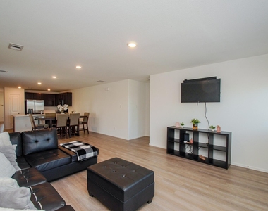 4355 Palmetto Grove Lane - Photo Thumbnail 15