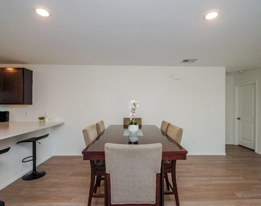 4355 Palmetto Grove Lane - Photo Thumbnail 8