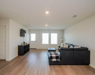 4355 Palmetto Grove Lane - Photo Thumbnail 13