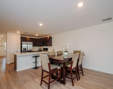4355 Palmetto Grove Lane - Photo Thumbnail 9