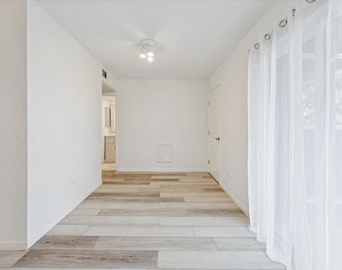 4450 Sherwood Lane - Photo Thumbnail 5