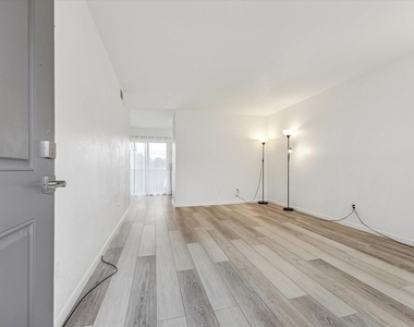 4450 Sherwood Lane - Photo Thumbnail 7
