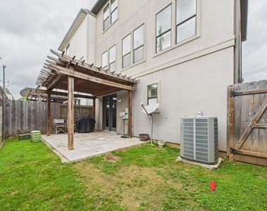 11025 Sherwood Grove - Photo Thumbnail 36