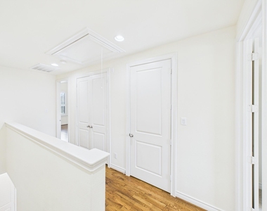11025 Sherwood Grove - Photo Thumbnail 21