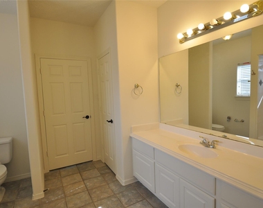 1914 Sand Hollow Lane - Photo Thumbnail 37