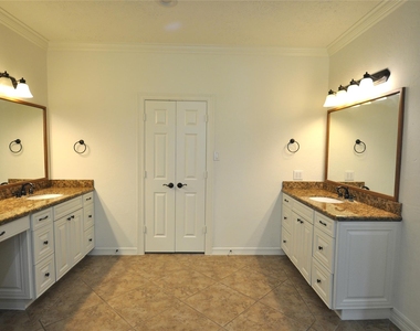 1914 Sand Hollow Lane - Photo Thumbnail 27
