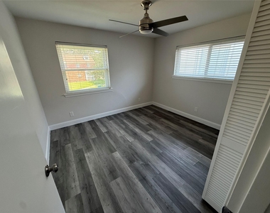 8714 Ilona Lane - Photo Thumbnail 8