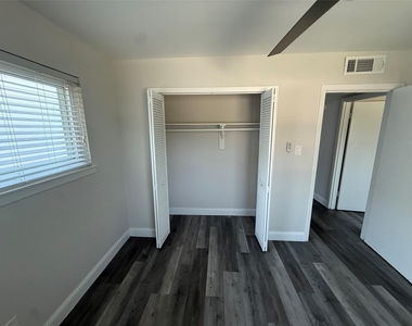 8714 Ilona Lane - Photo Thumbnail 7