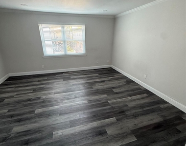 8714 Ilona Lane - Photo Thumbnail 11