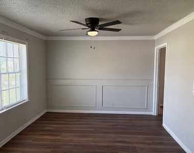 5530 Lakefield Drive - Photo Thumbnail 2