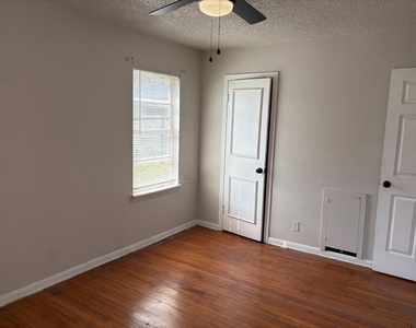 5530 Lakefield Drive - Photo Thumbnail 18