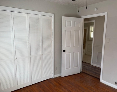 5530 Lakefield Drive - Photo Thumbnail 12