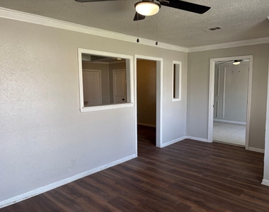 5530 Lakefield Drive - Photo Thumbnail 3